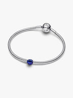 Mini Charm Conchiglia effetto metallico blu Argento Sterling 925