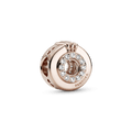 Charm con O coronata e pavé