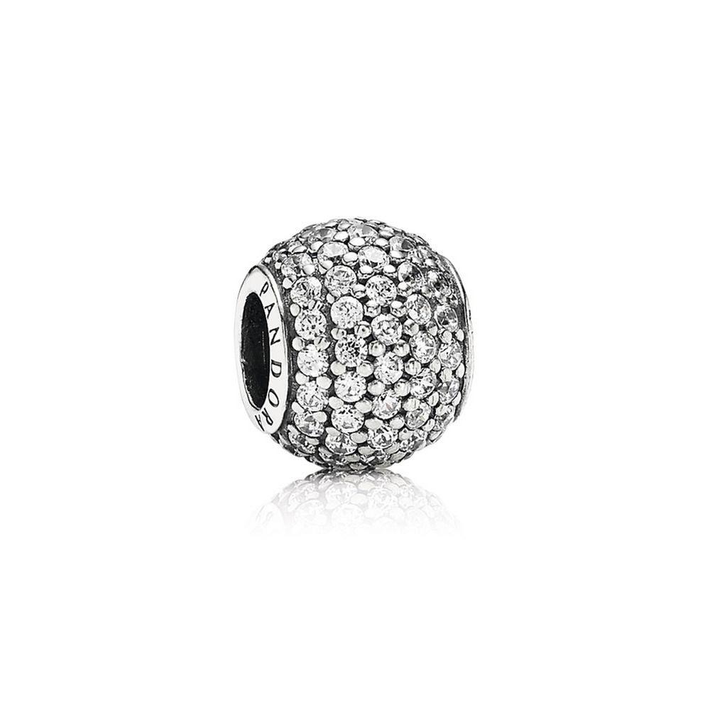 Charm con pavé