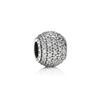 Charm con pavé